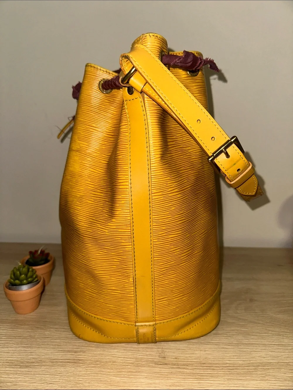 Louis Vuitton Yellow Epi Leather Drawstring Hobo - Picture 4 of 16